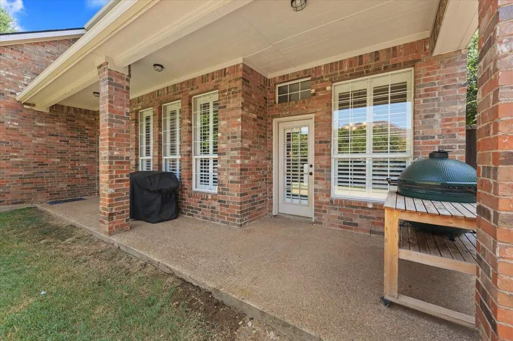 2105 Birdwood Circle Corinth, TX 76210