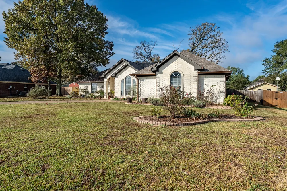 18564 County Road 1100 Flint, TX 75762