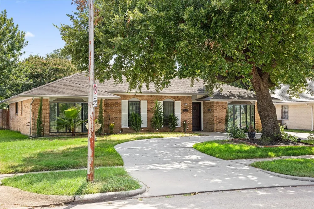 5827 S Braeswood Boulevard Houston, TX 77096