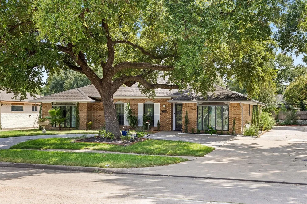 5827 S Braeswood Boulevard Houston, TX 77096