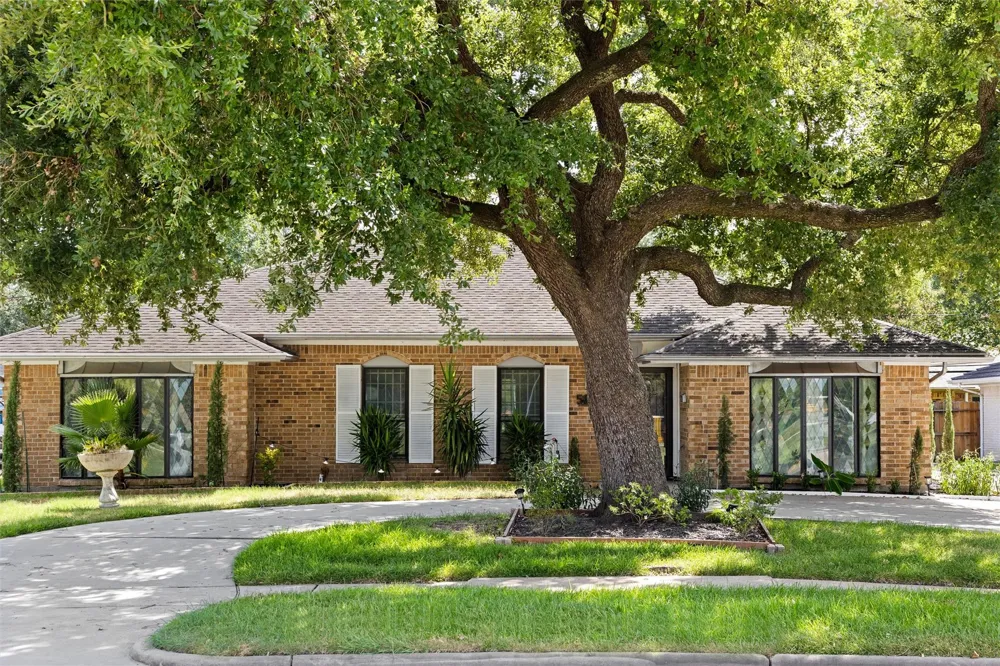 5827 S Braeswood Boulevard Houston, TX 77096