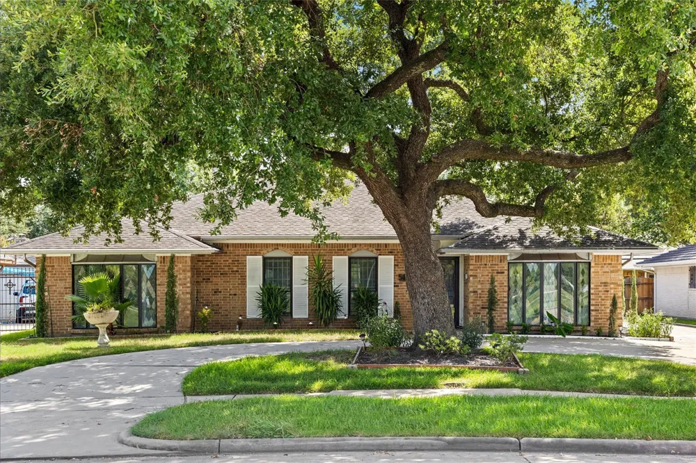 5827 S Braeswood Boulevard Houston, TX 77096