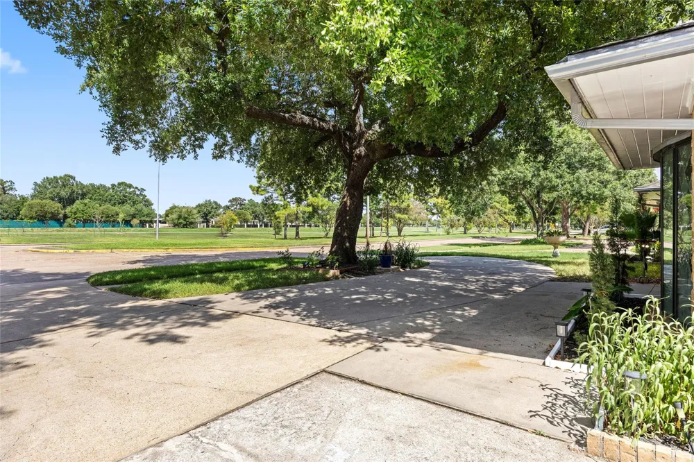 5827 S Braeswood Boulevard Houston, TX 77096