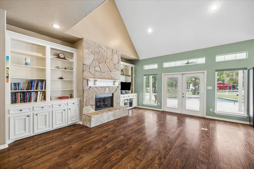 9064 Grand Lake Estates Drive Montgomery, TX 77316