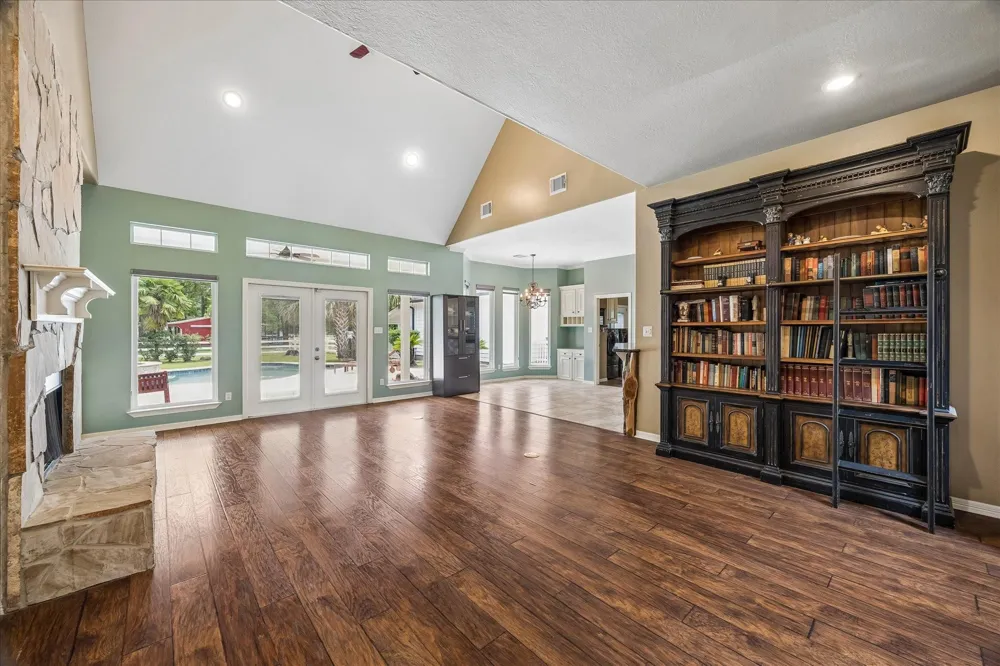 9064 Grand Lake Estates Drive Montgomery, TX 77316