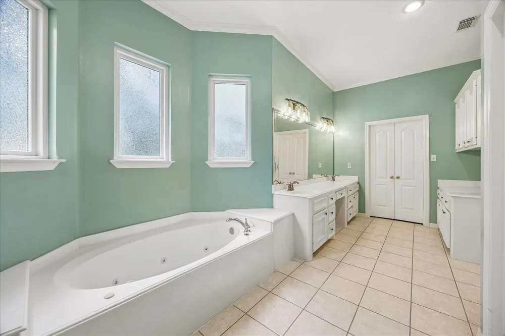9064 Grand Lake Estates Drive Montgomery, TX 77316