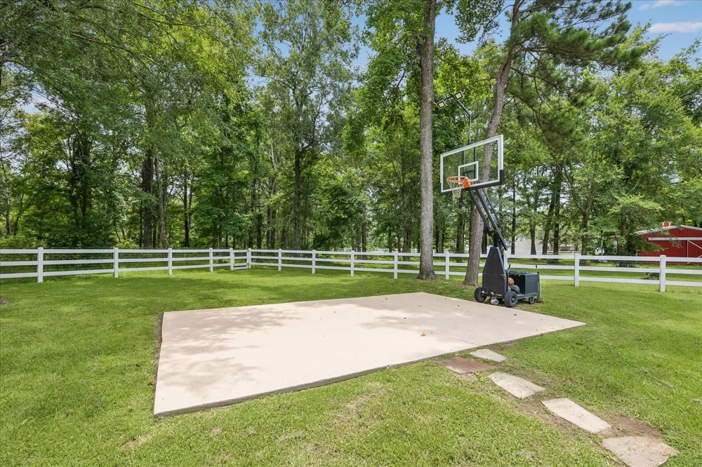 9064 Grand Lake Estates Drive Montgomery, TX 77316