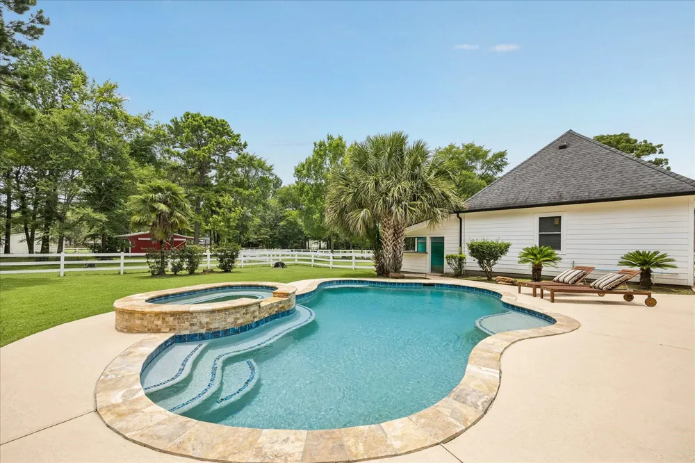 9064 Grand Lake Estates Drive Montgomery, TX 77316
