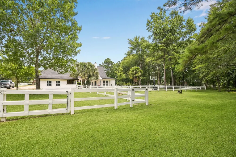 9064 Grand Lake Estates Drive Montgomery, TX 77316