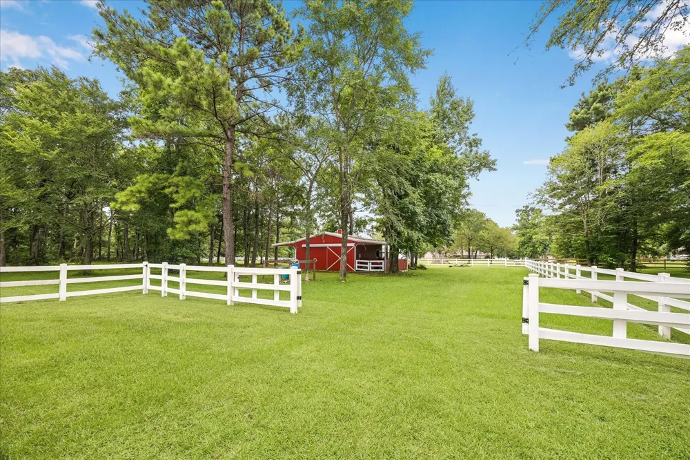 9064 Grand Lake Estates Drive Montgomery, TX 77316