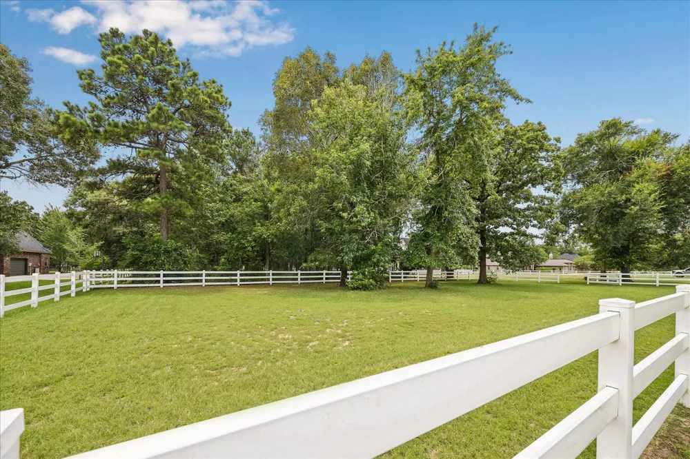 9064 Grand Lake Estates Drive Montgomery, TX 77316