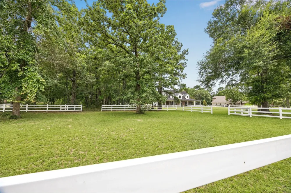 9064 Grand Lake Estates Drive Montgomery, TX 77316