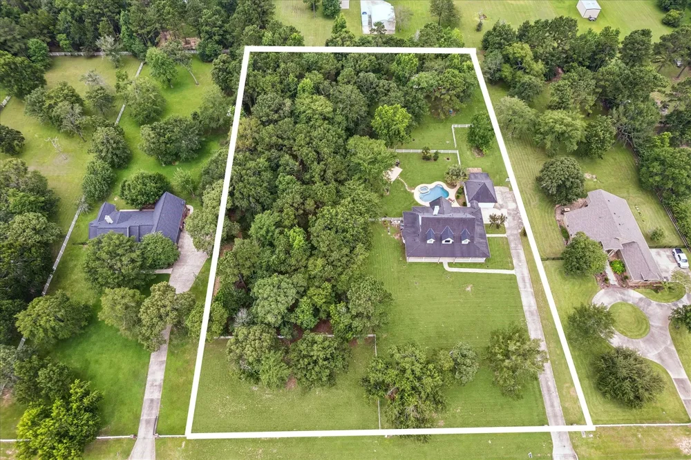 9064 Grand Lake Estates Drive Montgomery, TX 77316