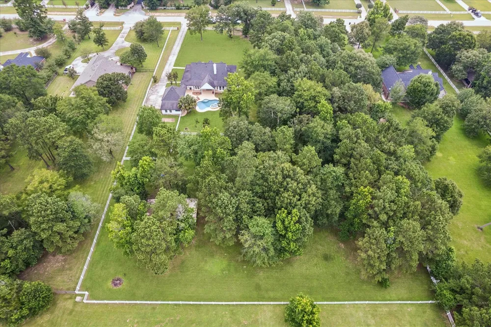 9064 Grand Lake Estates Drive Montgomery, TX 77316