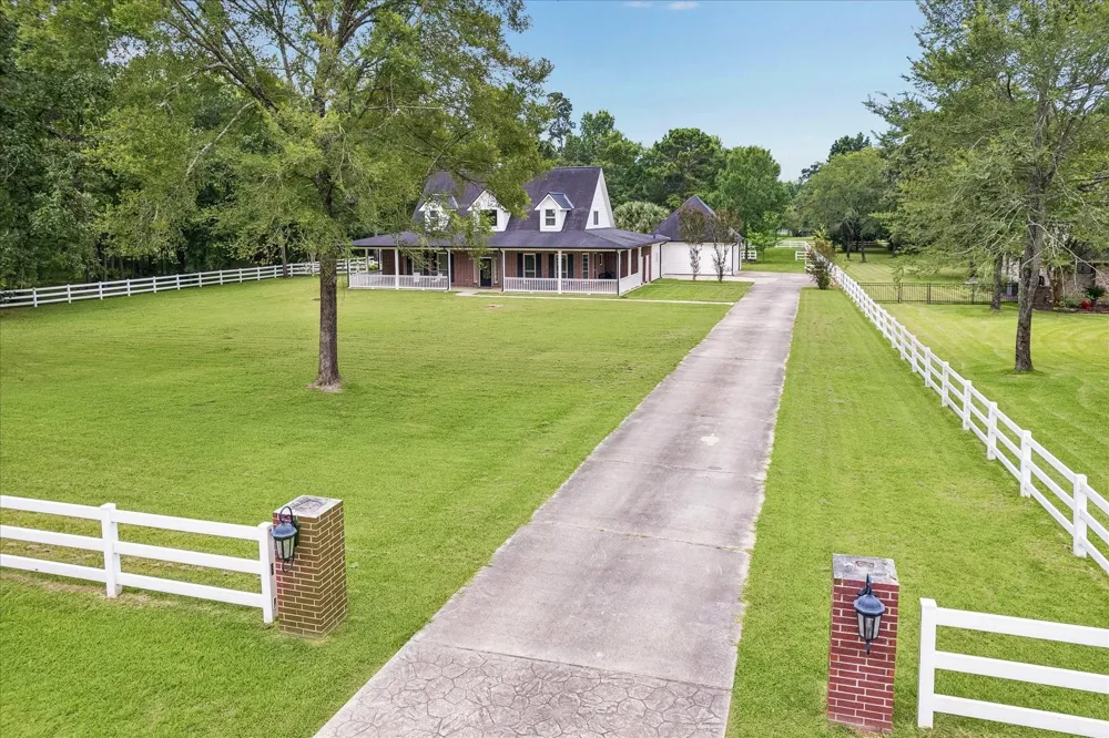 9064 Grand Lake Estates Drive Montgomery, TX 77316