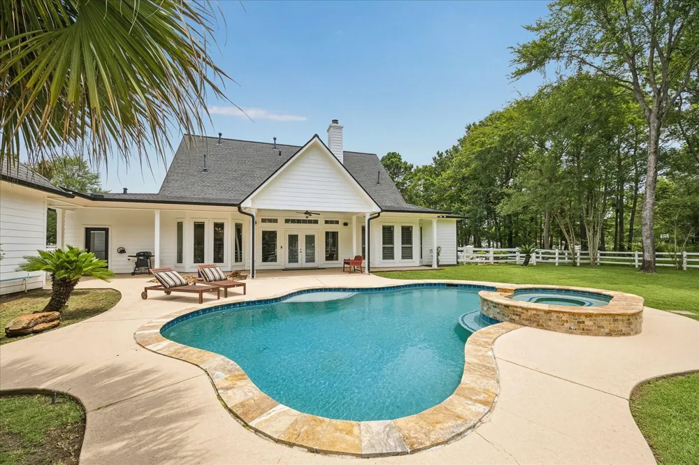 9064 Grand Lake Estates Drive Montgomery, TX 77316