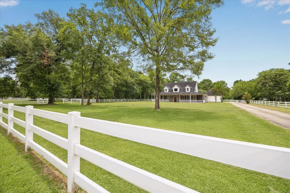 9064 Grand Lake Estates Drive Montgomery, TX 77316