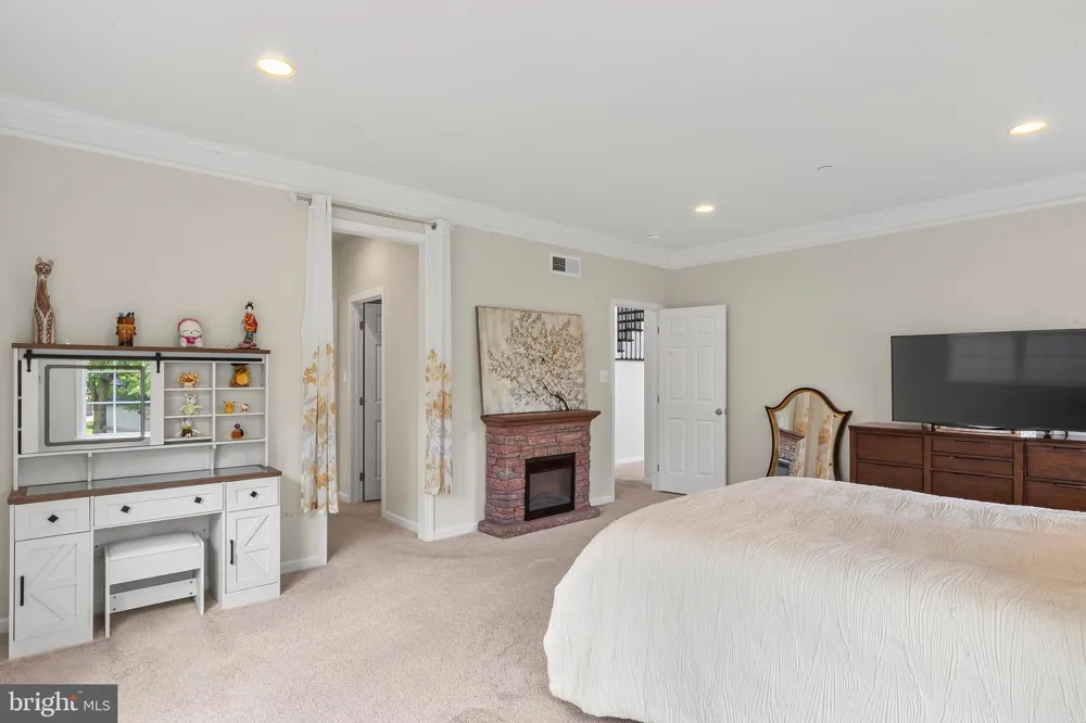 2754 HILLFIELD DRIVE Frederick, MD 21702
