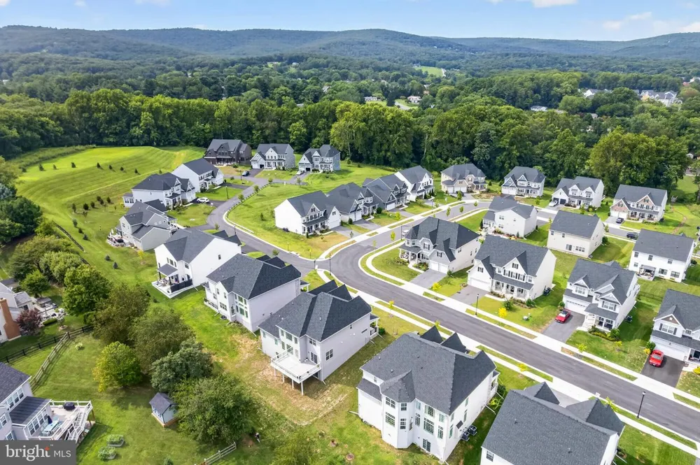 2754 HILLFIELD DRIVE Frederick, MD 21702