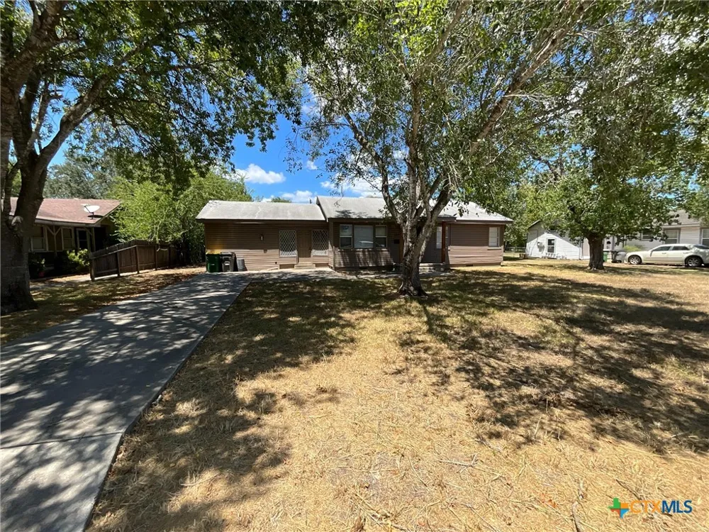 1004 Lawndale Avenue Victoria, TX 77901