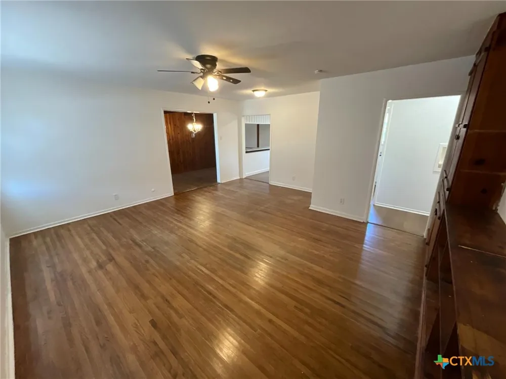 1004 Lawndale Avenue Victoria, TX 77901
