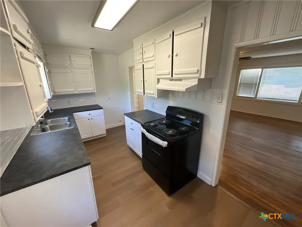 1004 Lawndale Avenue Victoria, TX 77901