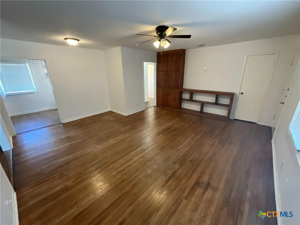 1004 Lawndale Avenue Victoria, TX 77901