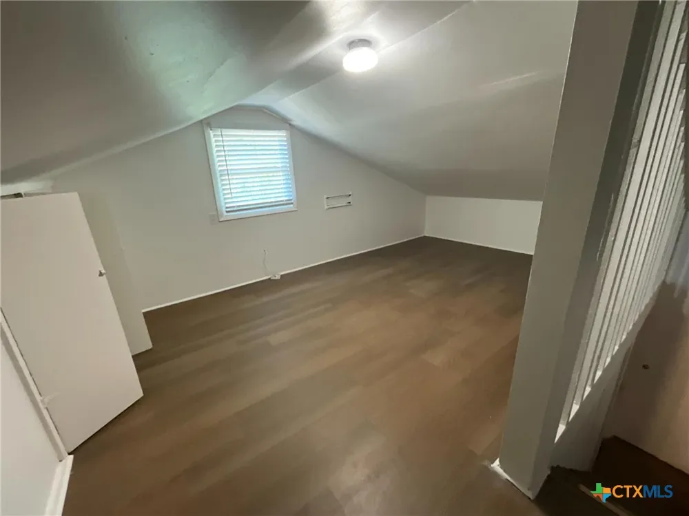 1004 Lawndale Avenue Victoria, TX 77901