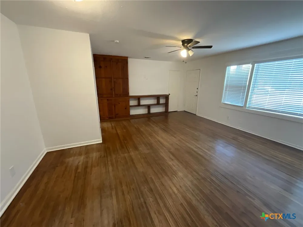 1004 Lawndale Avenue Victoria, TX 77901