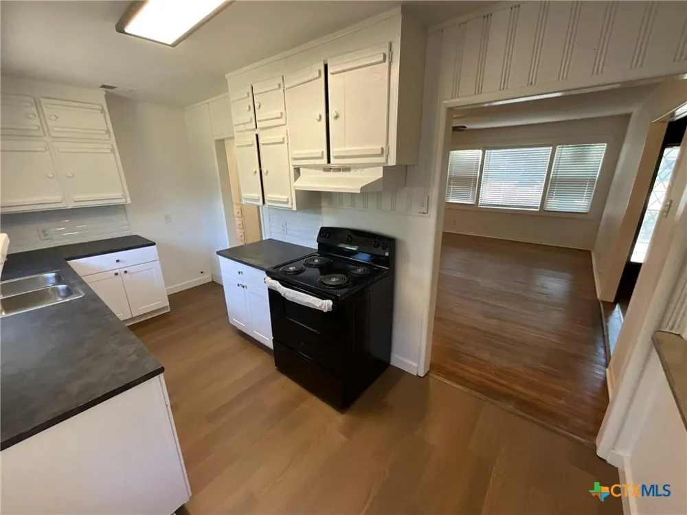 1004 Lawndale Avenue Victoria, TX 77901