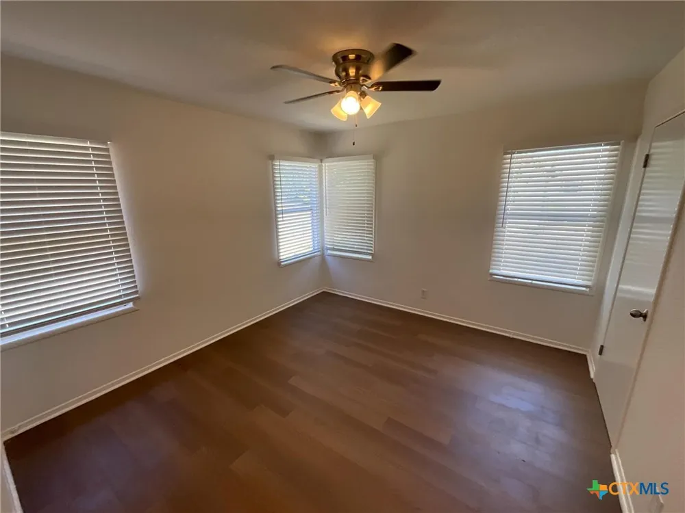 1004 Lawndale Avenue Victoria, TX 77901