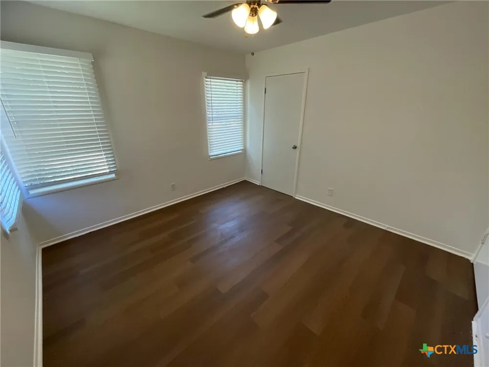 1004 Lawndale Avenue Victoria, TX 77901