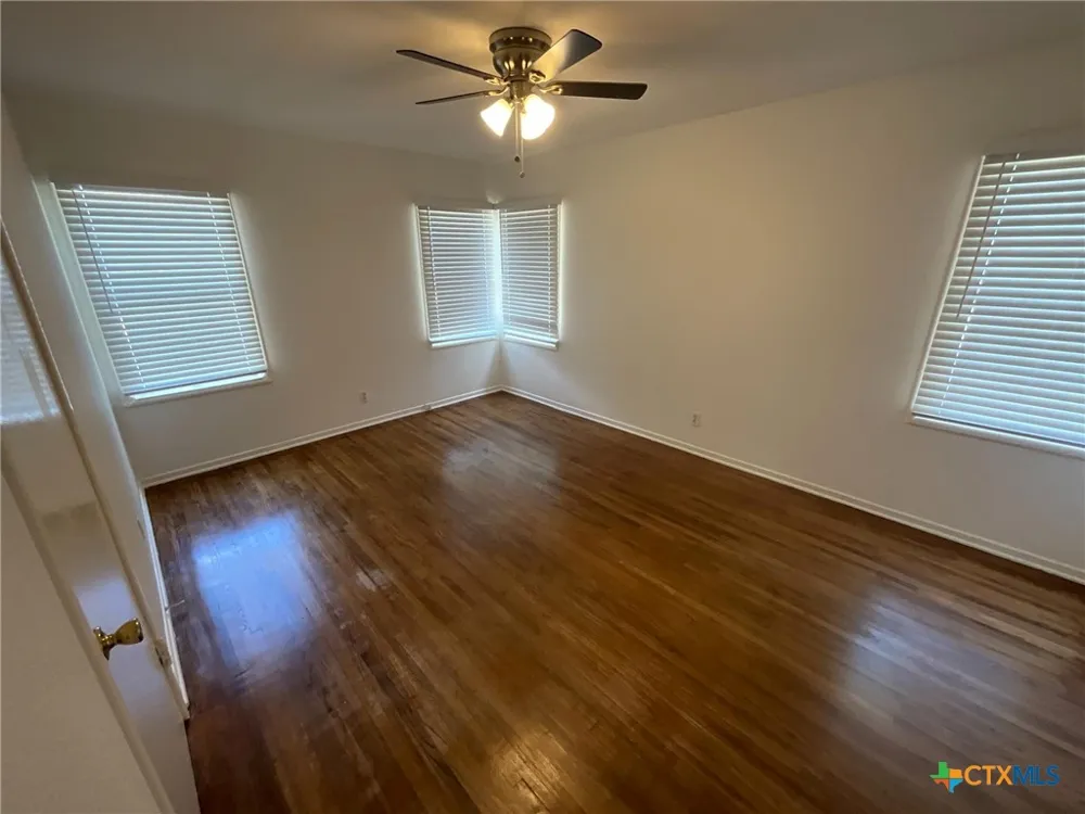 1004 Lawndale Avenue Victoria, TX 77901