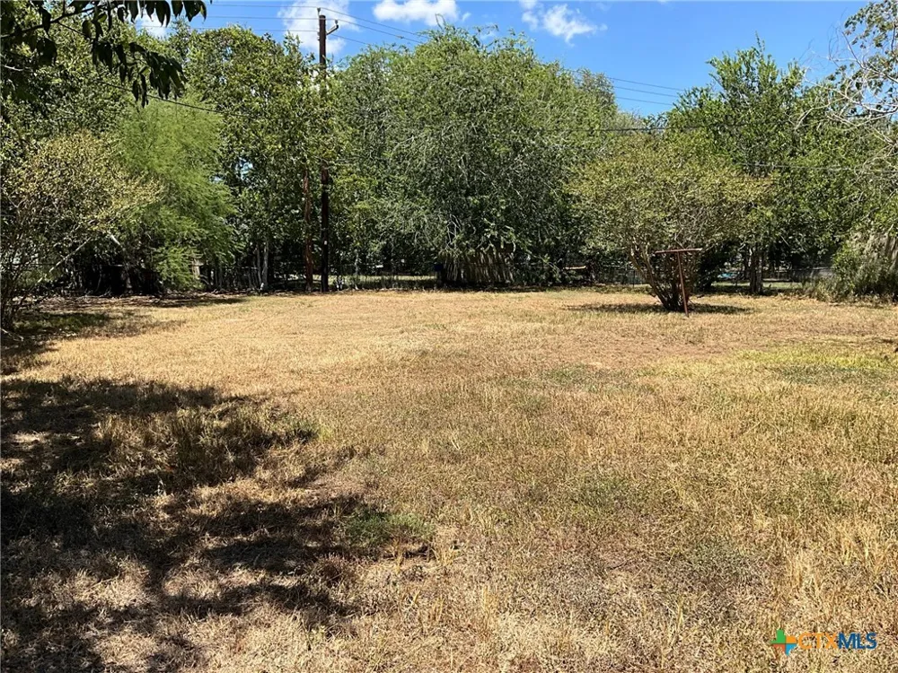 1004 Lawndale Avenue Victoria, TX 77901