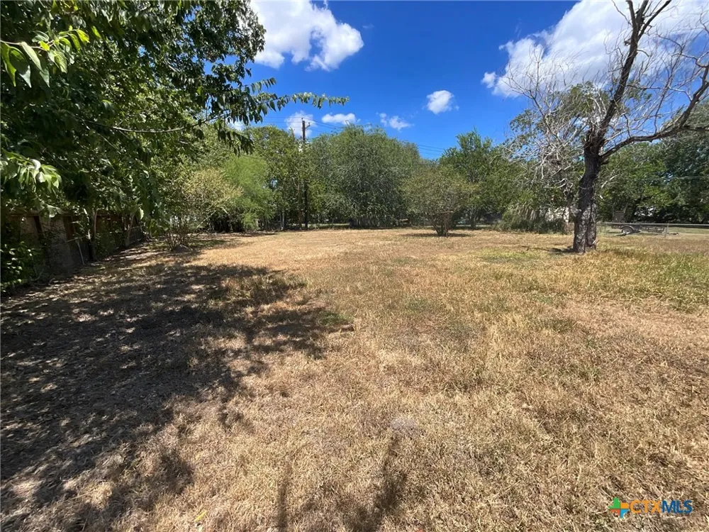 1004 Lawndale Avenue Victoria, TX 77901