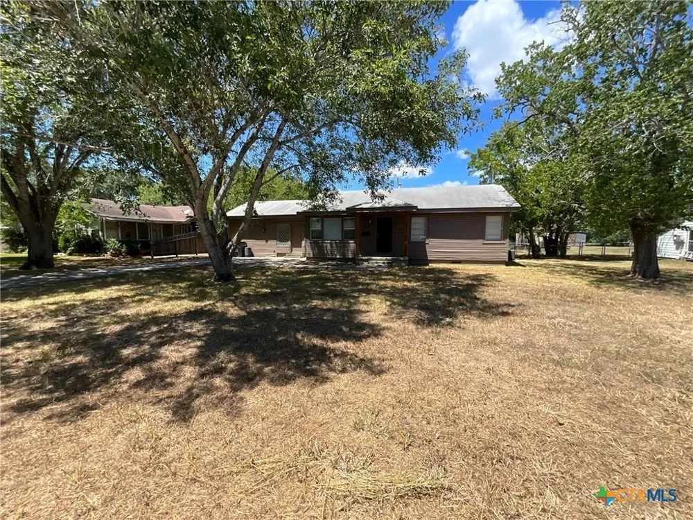 1004 Lawndale Avenue Victoria, TX 77901