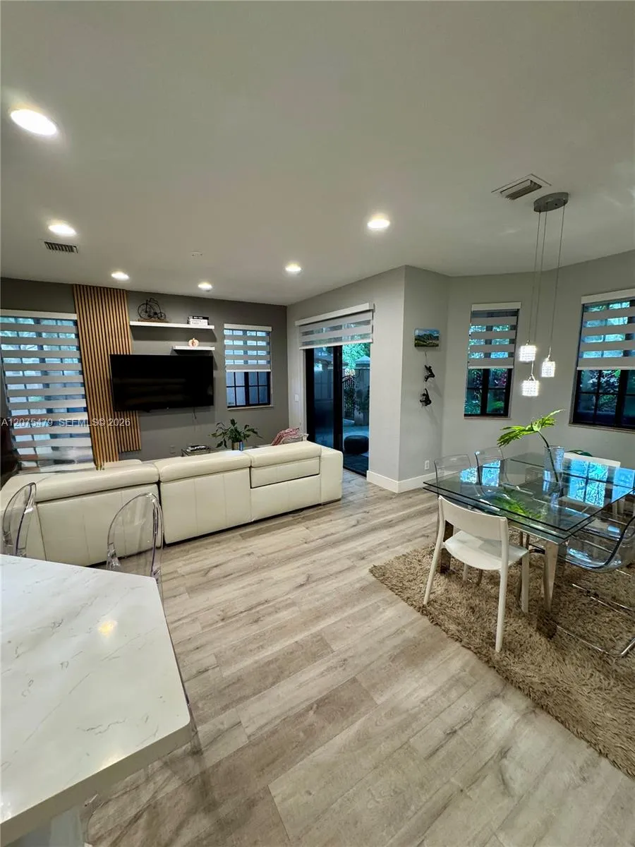 2787 Center Ct Dr #1-23 Weston, FL 33332