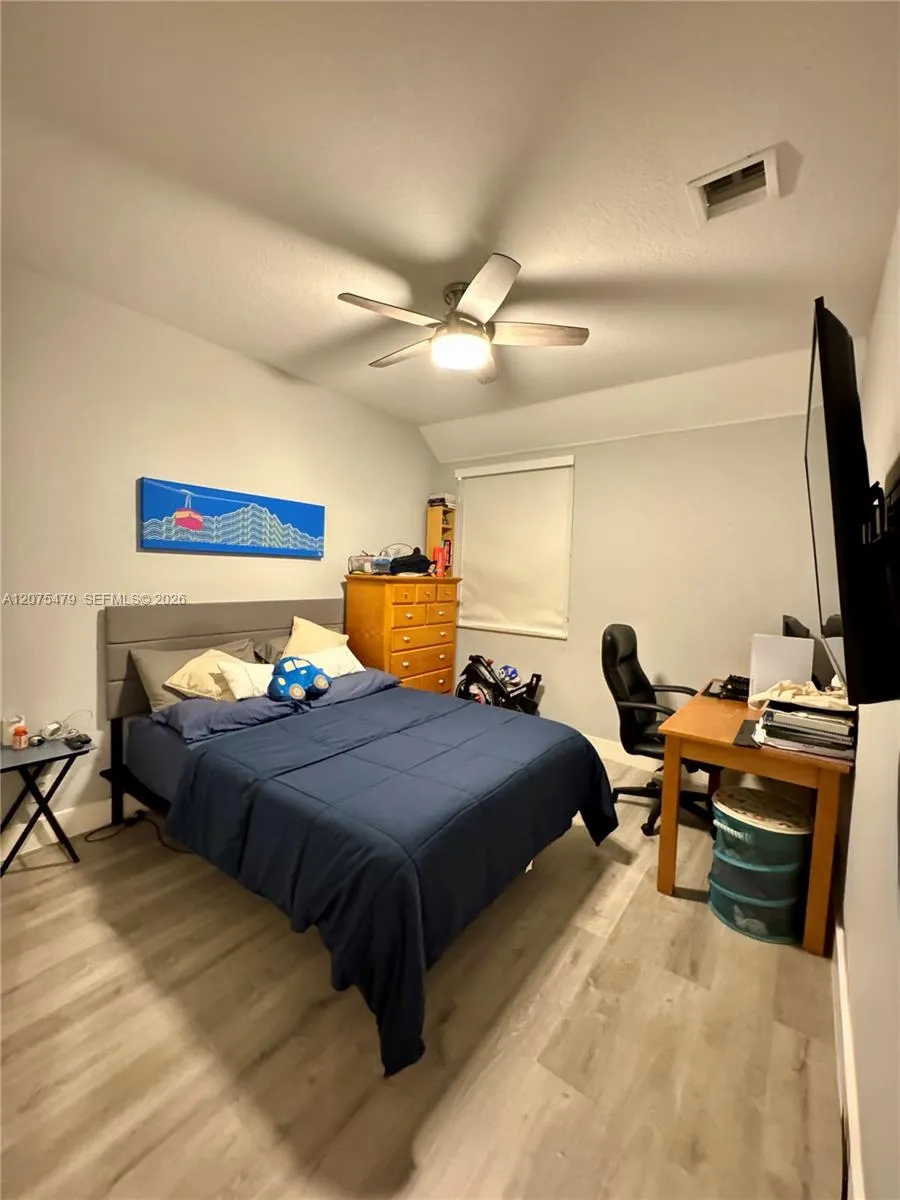 2787 Center Ct Dr #1-23 Weston, FL 33332
