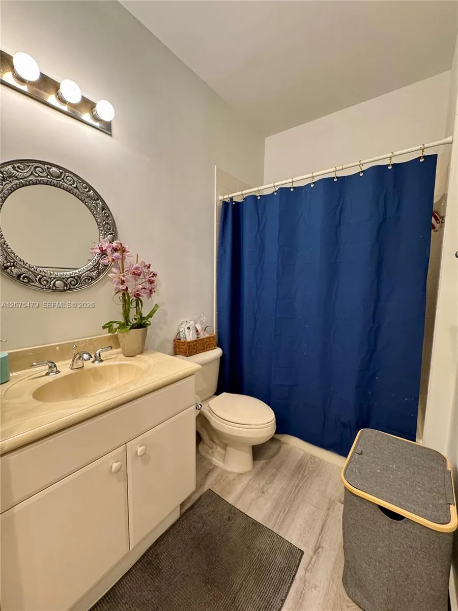 2787 Center Ct Dr #1-23 Weston, FL 33332