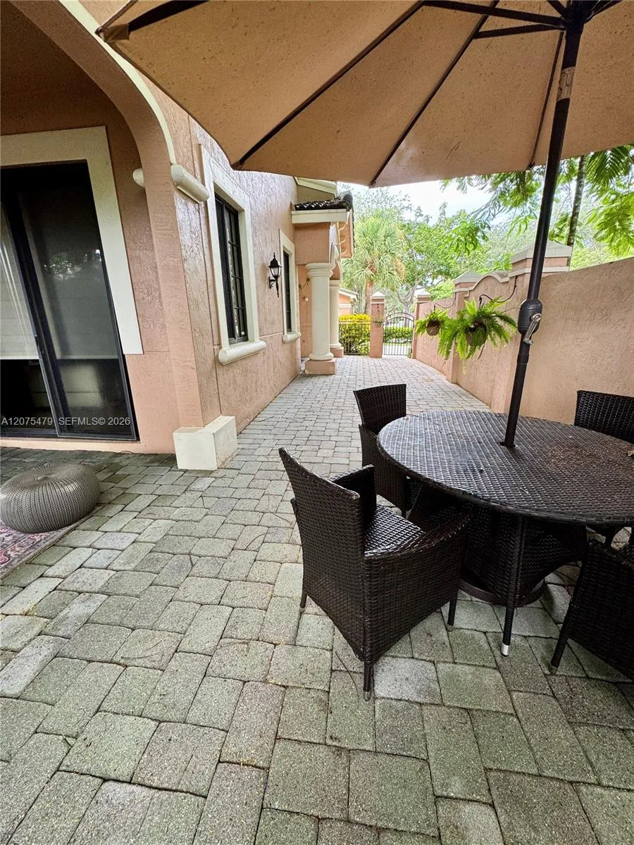 2787 Center Ct Dr #1-23 Weston, FL 33332