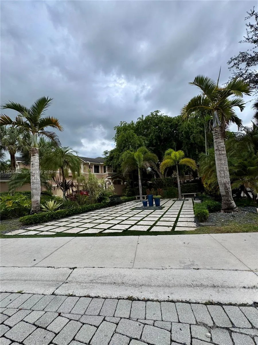 2787 Center Ct Dr #1-23 Weston, FL 33332