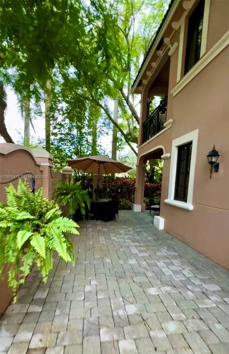 2787 Center Ct Dr #1-23 Weston, FL 33332