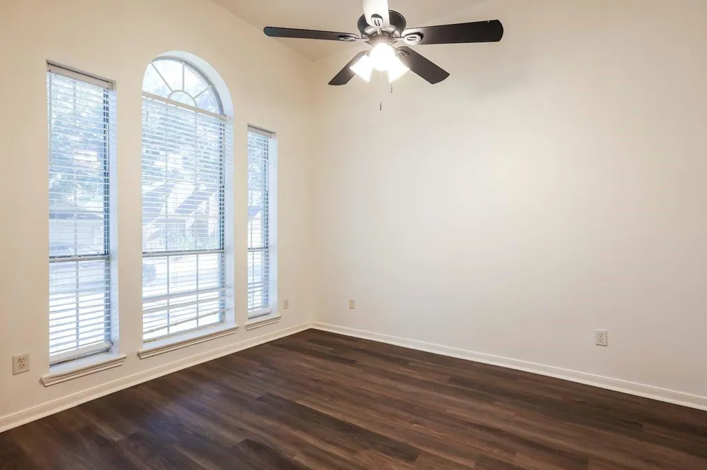 8618 Discus Drive Humble, TX 77346