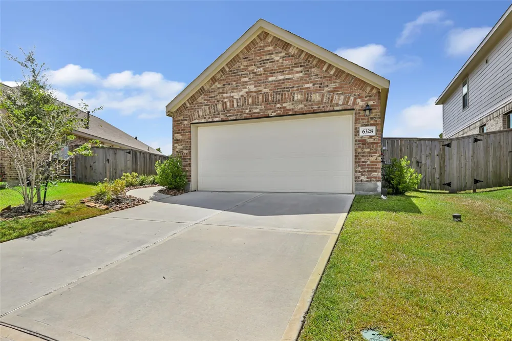6328 Astoria Park Lane Kingwood, TX 77365