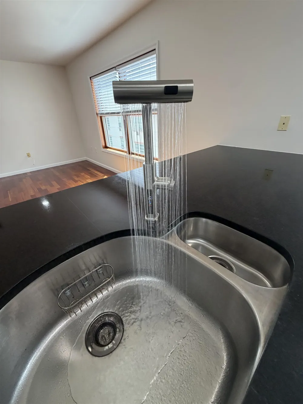 209 40TH ST Union City, NJ 07087