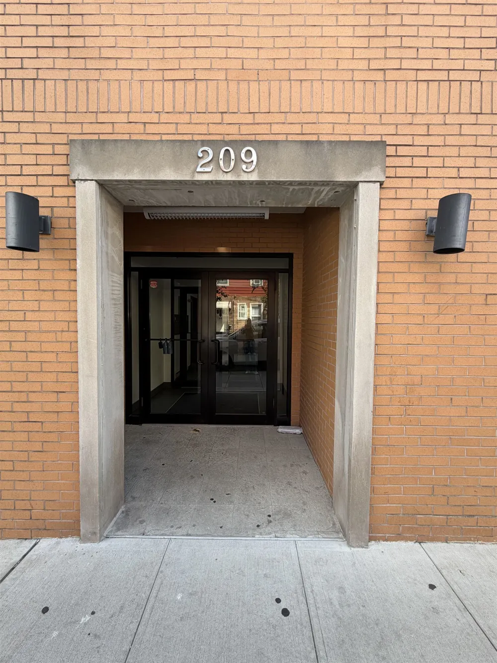 209 40TH ST Union City, NJ 07087