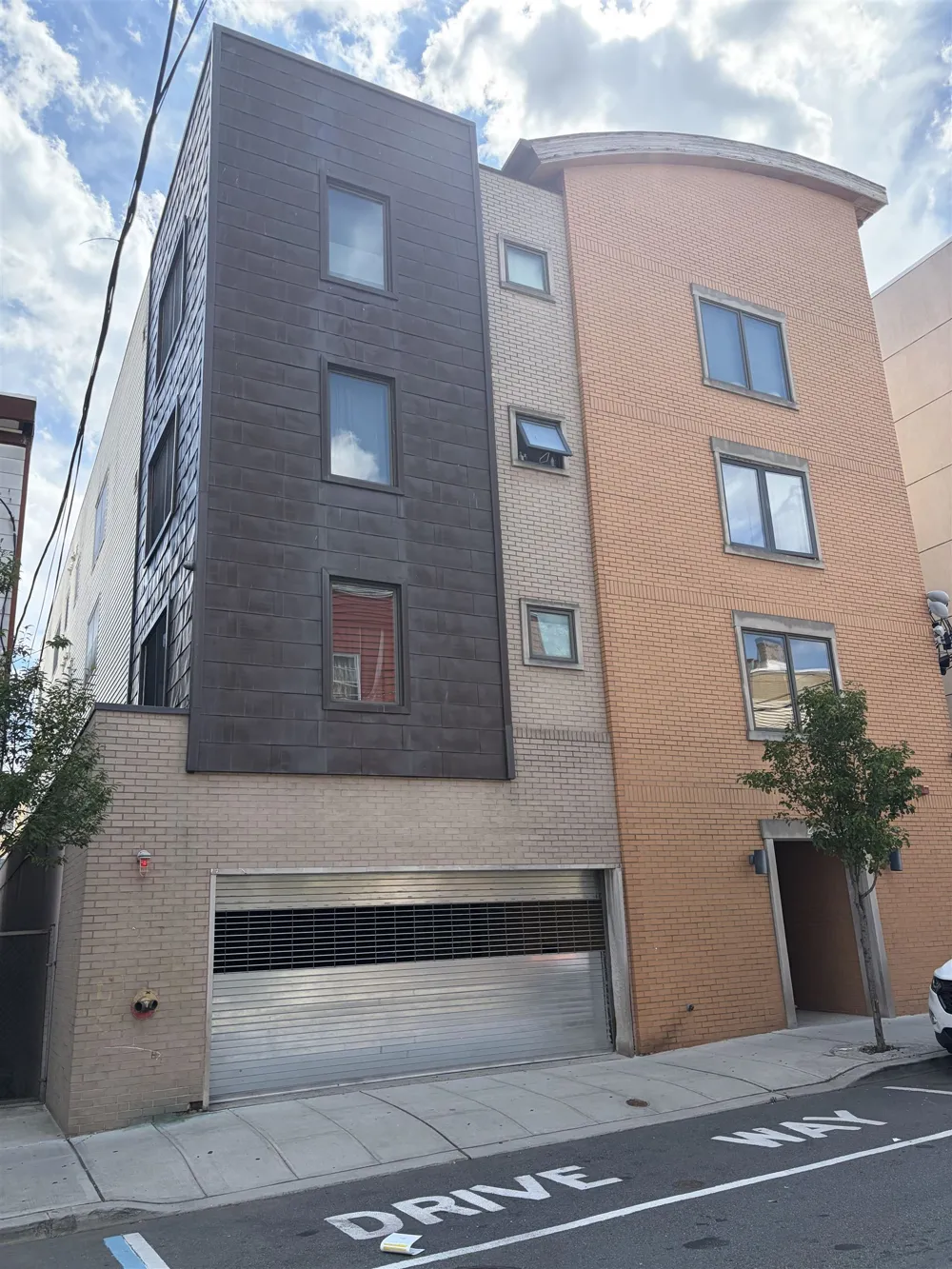 209 40TH ST Union City, NJ 07087
