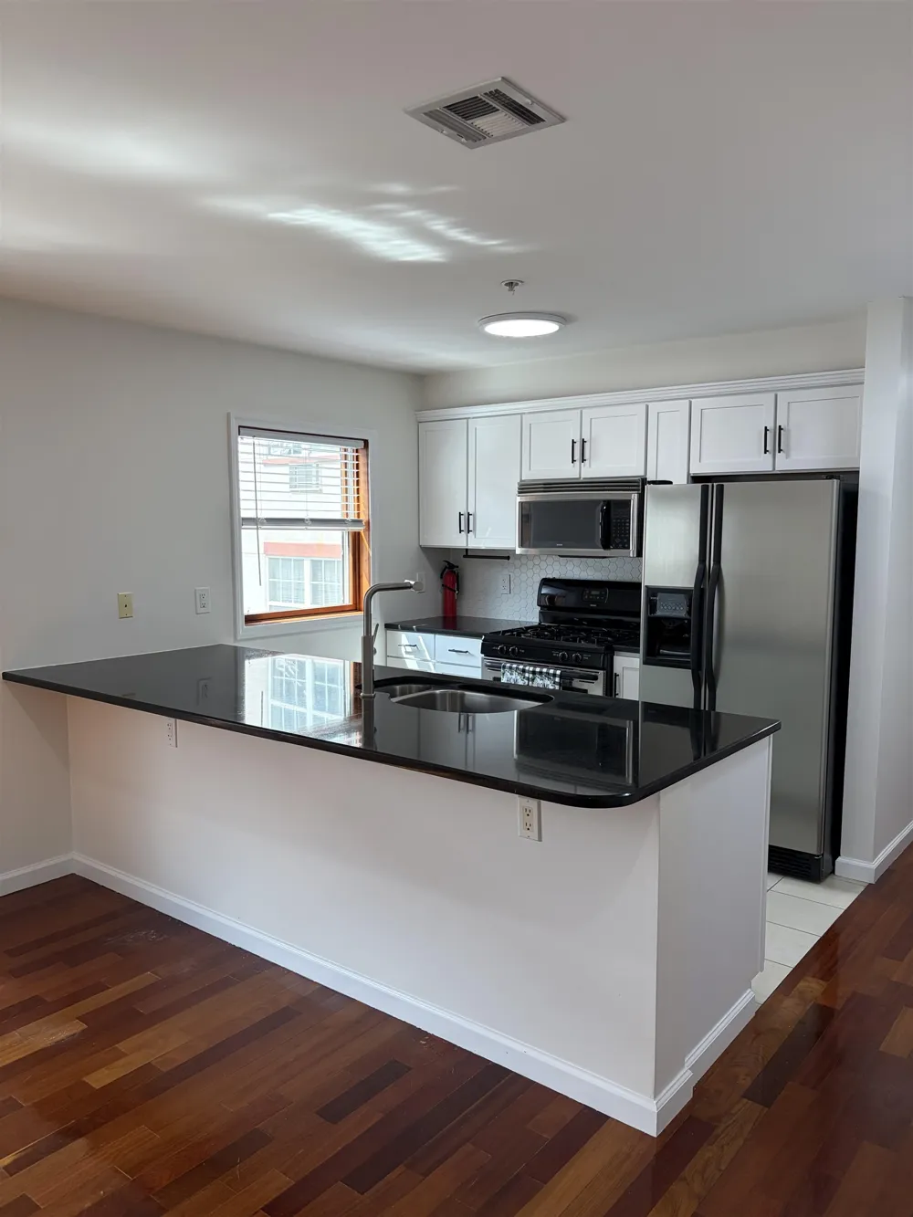 209 40TH ST Union City, NJ 07087