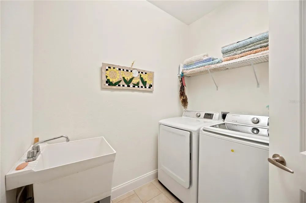 435 NOKOMIS AVENUE S #312 Venice, FL 34285