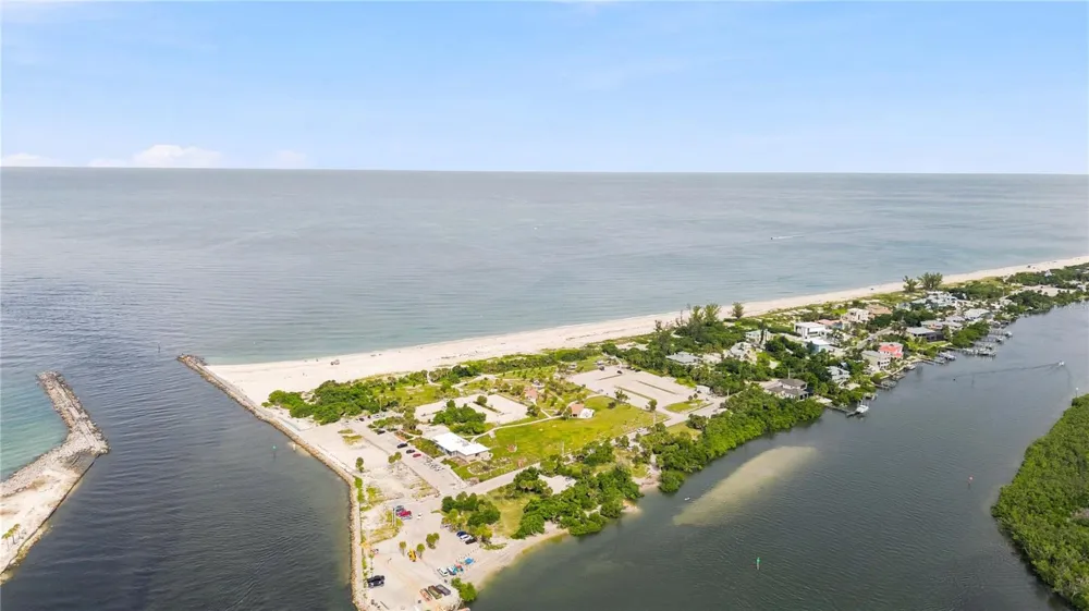 435 NOKOMIS AVENUE S #312 Venice, FL 34285